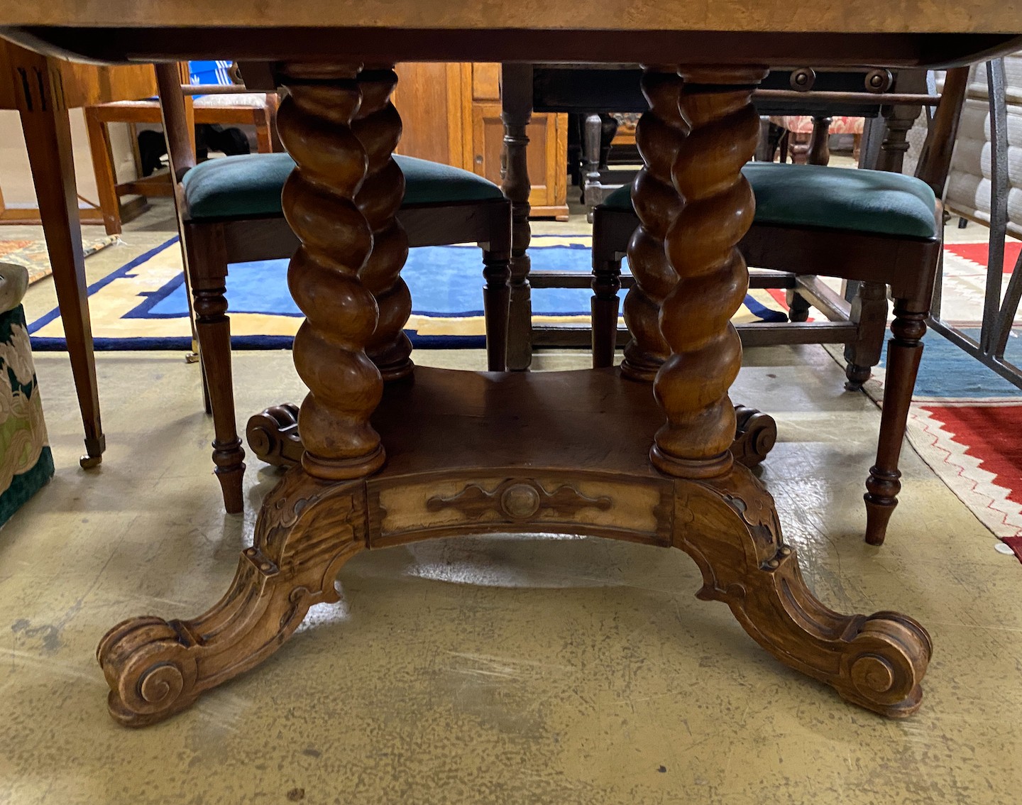 A Victorian oval walnut loo table, length 150cm, width 106cm, height 74cm
